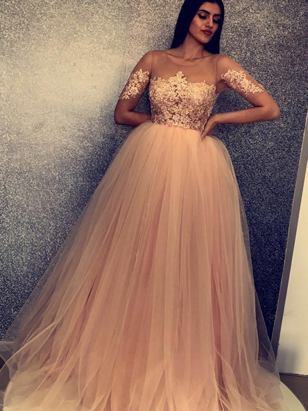 Ball Gown Short Sleeves Scoop Sweep/Brush Train Applique Tulle Dresses
