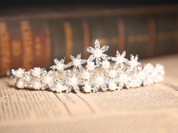 Nice Alloy Clear Crystals Pearl Wedding Headpieces