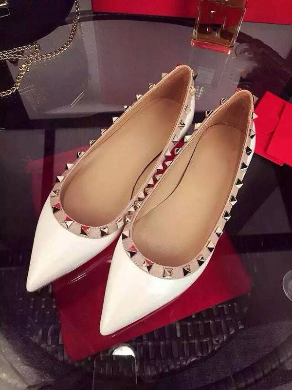 Women's White Flat Heel Sheepskin Closed Toe With Rivet Party Casual Flat Shoes