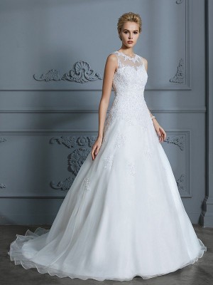 Ball Gown Scoop Sleeveless Tulle Court Train Applique Wedding Dresses