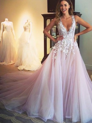 A-Line/Princess V-neck Sweep/Brush Train Tulle Sleeveless Applique Dresses