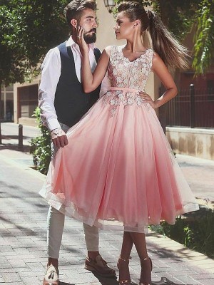 A-Line/Princess V-neck Sleeveless Lace Tea-Length Tulle Dresses