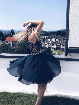 A-Line/Princess Sleeveless High Neck Chiffon Beading Knee-Length Dresses