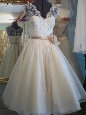 A-Line/Princess V-neck Knee-Length Lace Sleeveless Sash/Ribbon/Belt Tulle Wedding Dresses