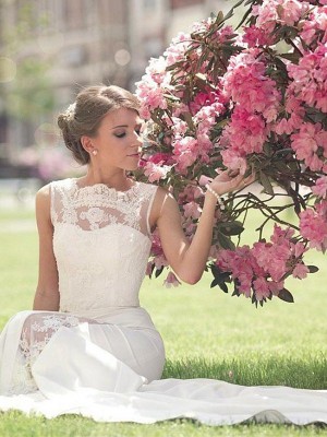 A-Line/Princess Halter Sleeveless Floor-Length Beading Satin Dresses