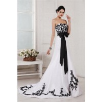 A-Line/Princess Sweetheart Sleeveless Embroidery Sash Long Net Satin Wedding Dresses