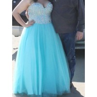 A-Line/Princess Sweetheart Sleeveless Beading Floor-Length Tulle Plus Size Dresses