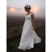 A-Line/Princess V-neck Floor-Length Sleeveless Lace Chiffon Wedding Dresses