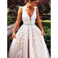 A-Line/Princess V-Neck Sleeveless Applique Tulle Sweep/Brush Train Dresses
